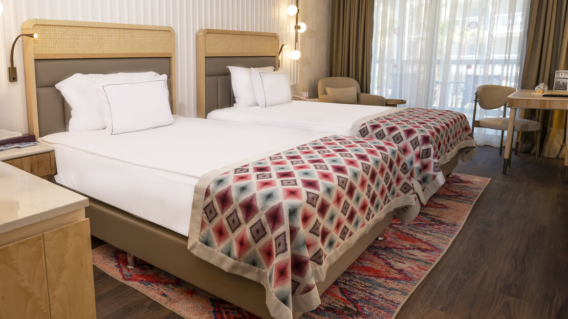 Lara Barut Collection